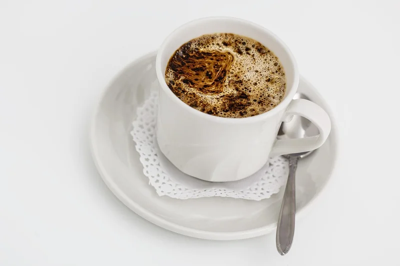 디카페인 후 찾아오는 이 알 수 없는 두통 카페인 금단이 아닌 다른 이유